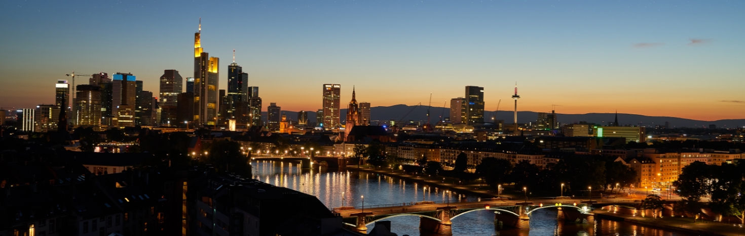 Frankfurter Skyline am Abend